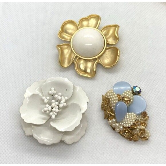 Vintage Lot of 3 Gold Tone‎ Pin Brooch Floral Mod M Jent Gold & White Flower - Picture 1 of 16